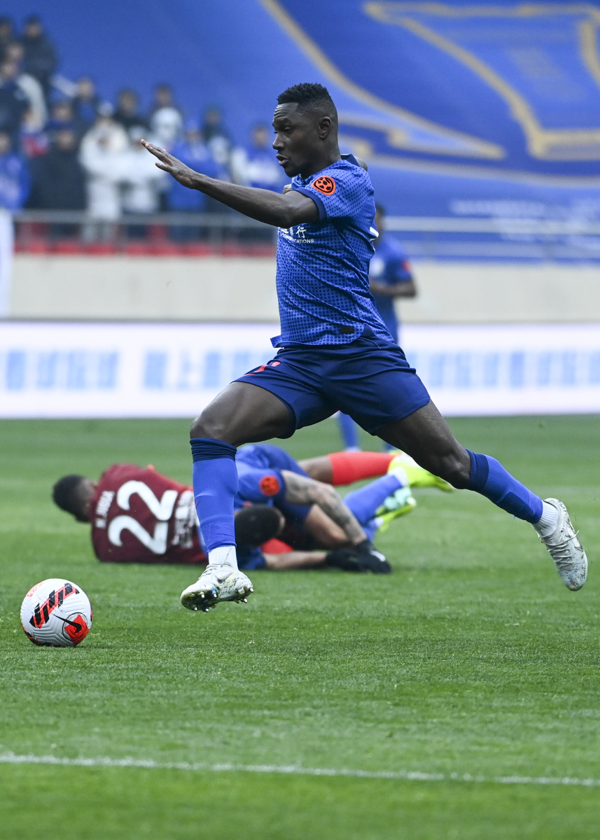 爱游戏app-关于英超赛程吃紧，瓦伦西亚赛后队长鼓劲，质疑声仍在，训练强度明显提升的信息-爱游戏app